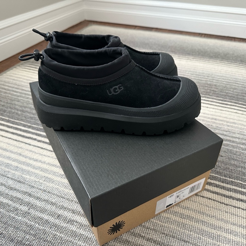 UGGS TASMAN WEATHER HYBRID Boot/Shoes..men's size 6…New in box